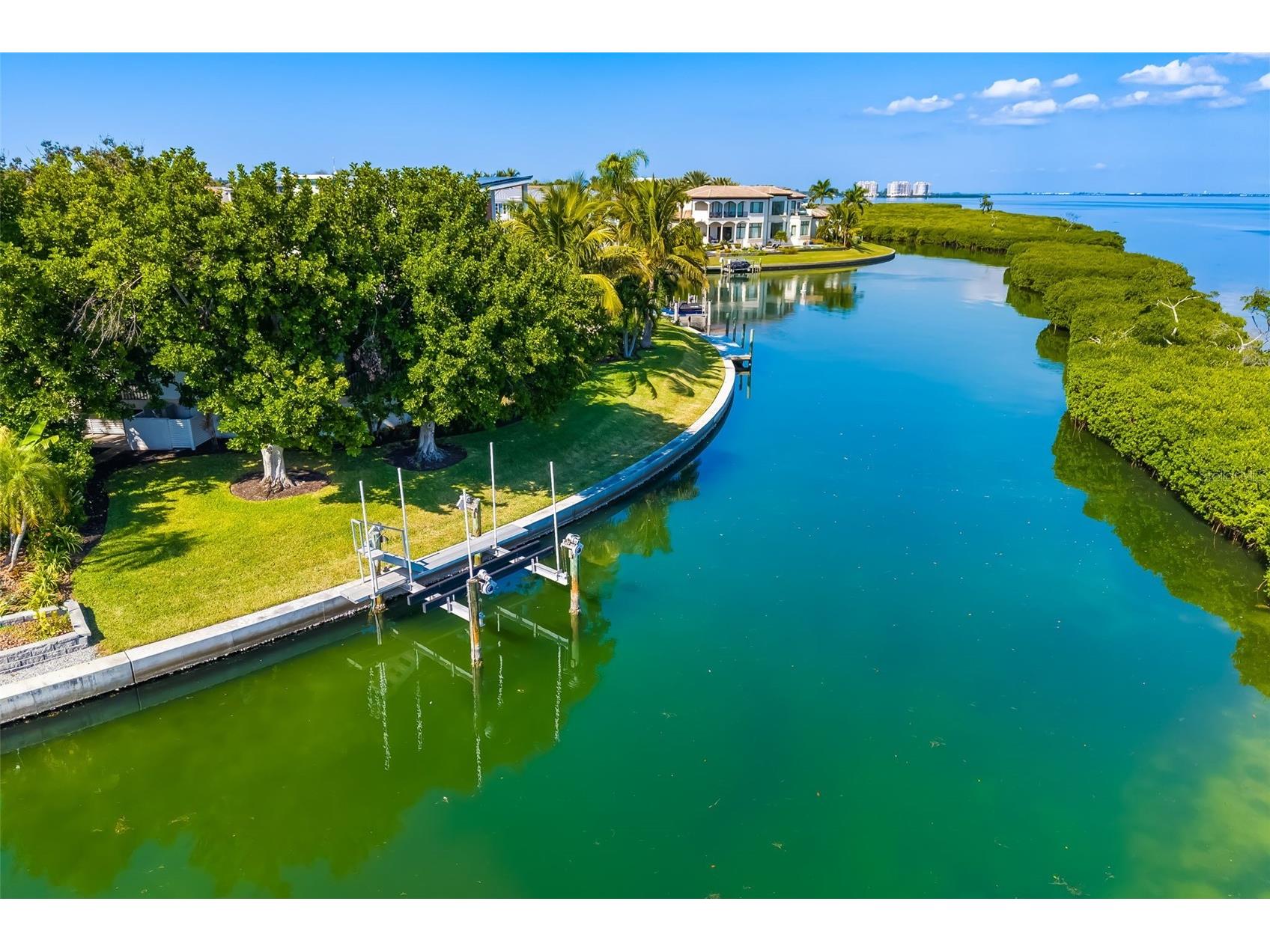 560 Harbor Cove Circle Longboat Key FL 34228 - SARASOTA BAY A4672059 image4