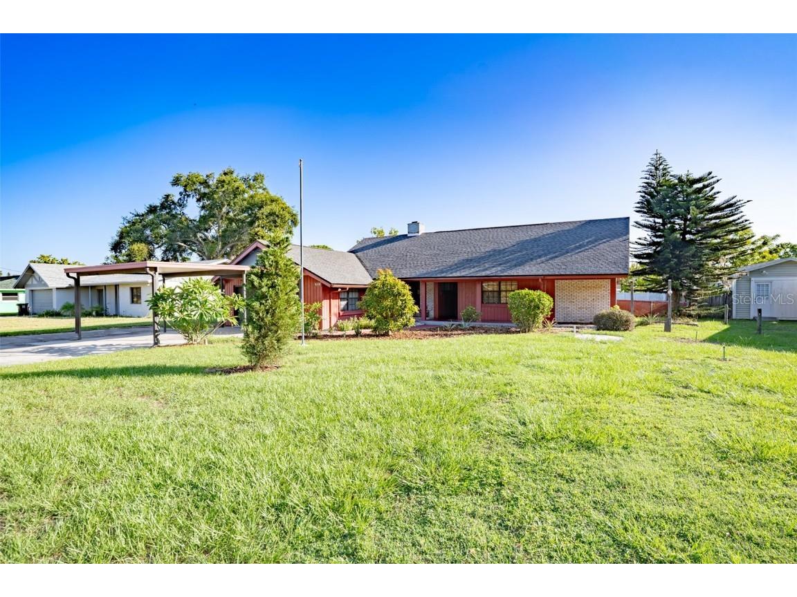 560 Paradise Island Place Haines City FL 33844 P4926309 image1