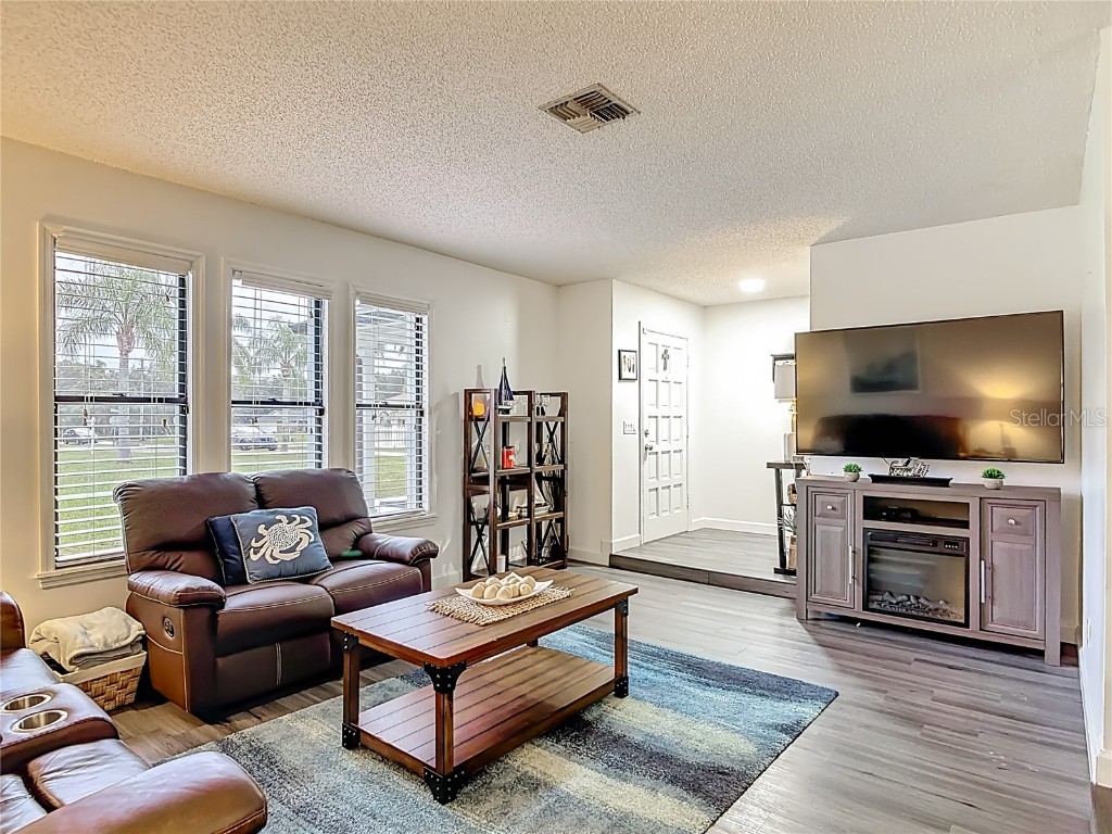 560 Saxon Boulevard Deltona FL 32725 O6356264 image5