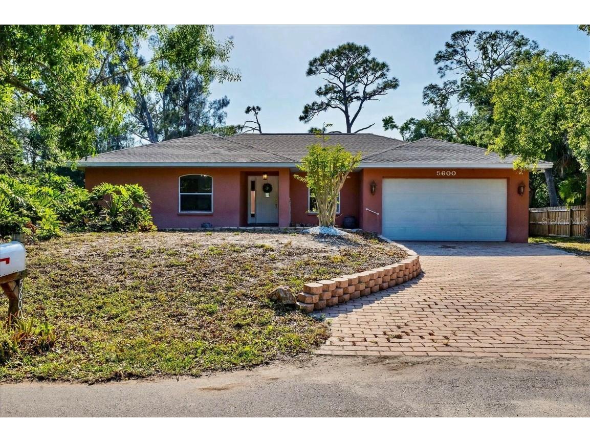 5600 Blount Avenue Sarasota FL 34231 A4648936 image1