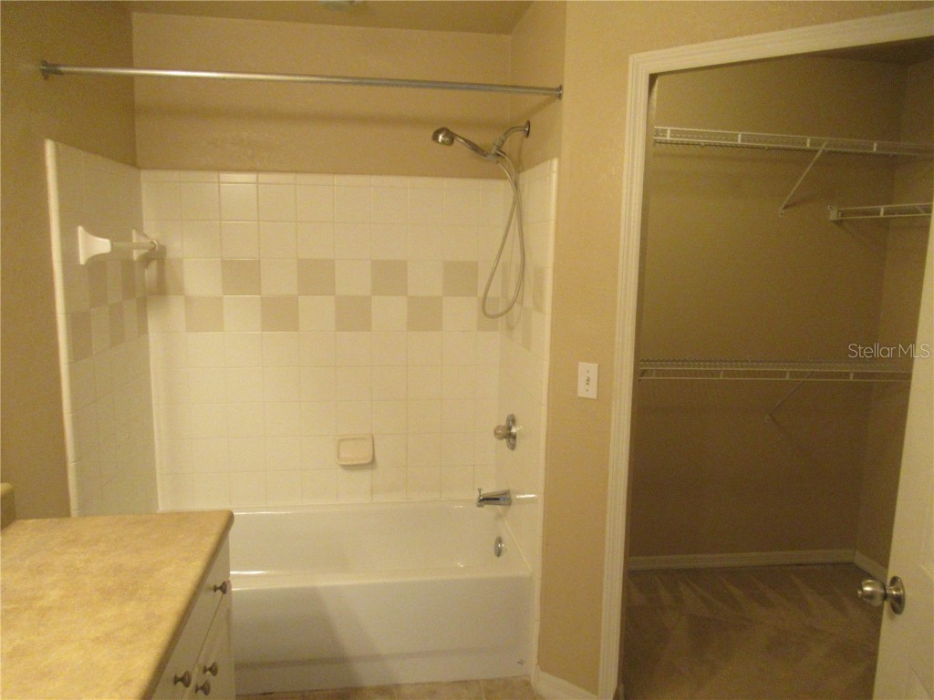 5601 Rosehill Road #203 Sarasota FL 34233 A4673504 image9