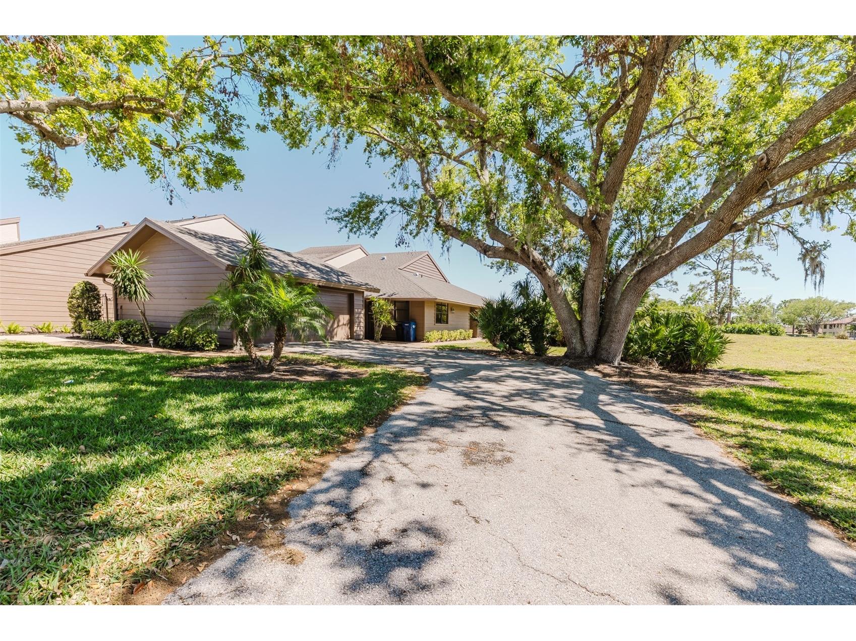 5604 Doral Drive Sarasota FL 34243 A4645514 image10