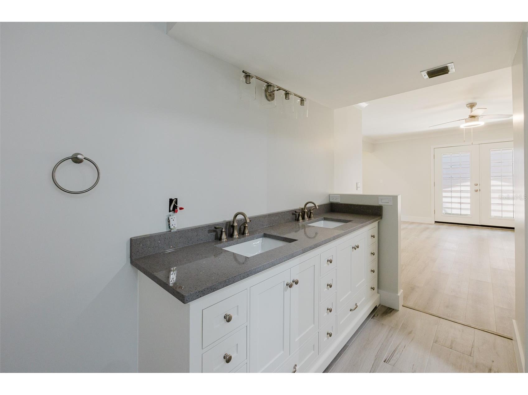 5604 Doral Drive Sarasota FL 34243 A4645514 image49