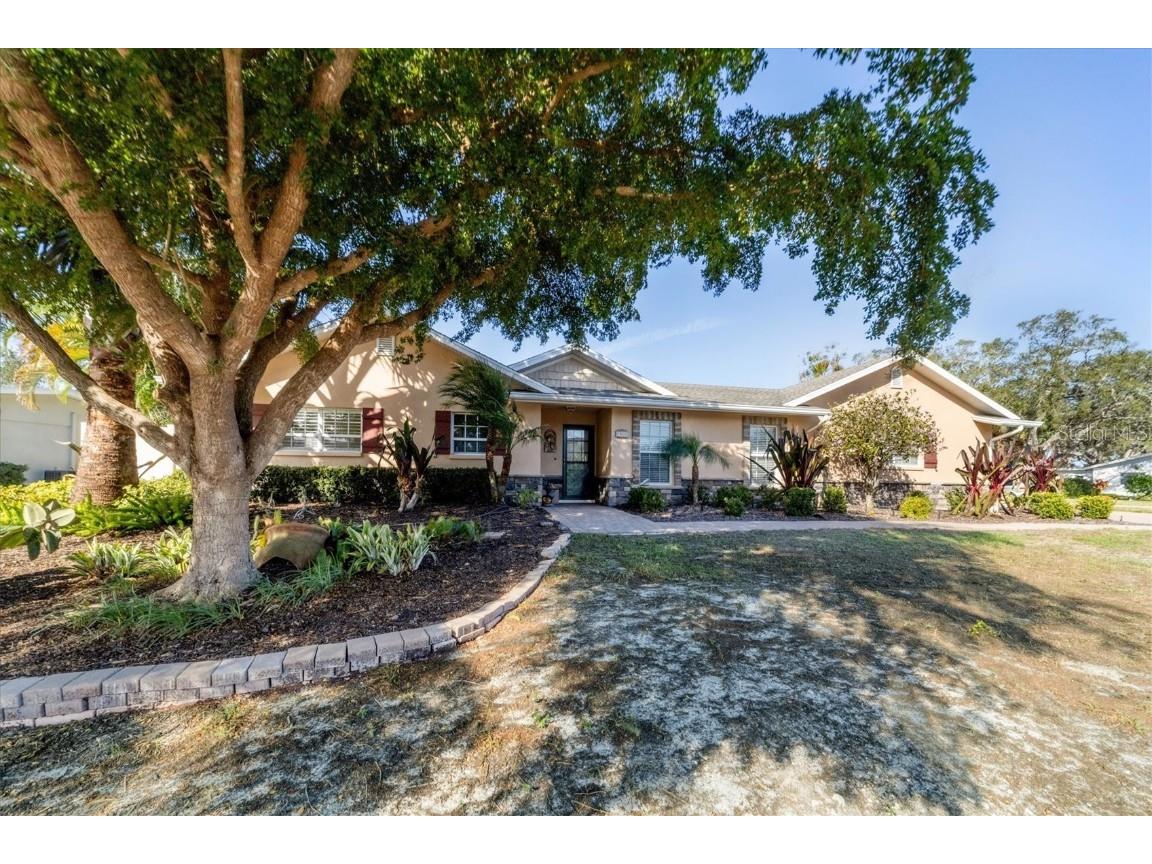 5606 America Drive Sarasota FL 34231 A4592952 image1