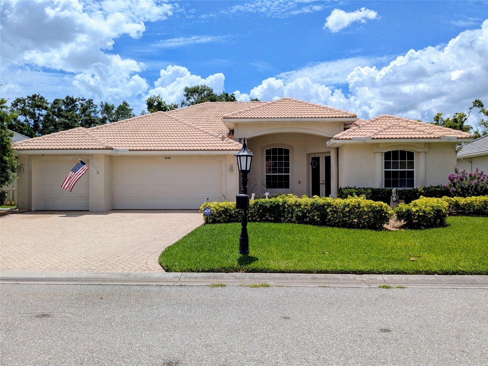 5608 Eastwind Drive Sarasota FL 34233 A4666767 image1