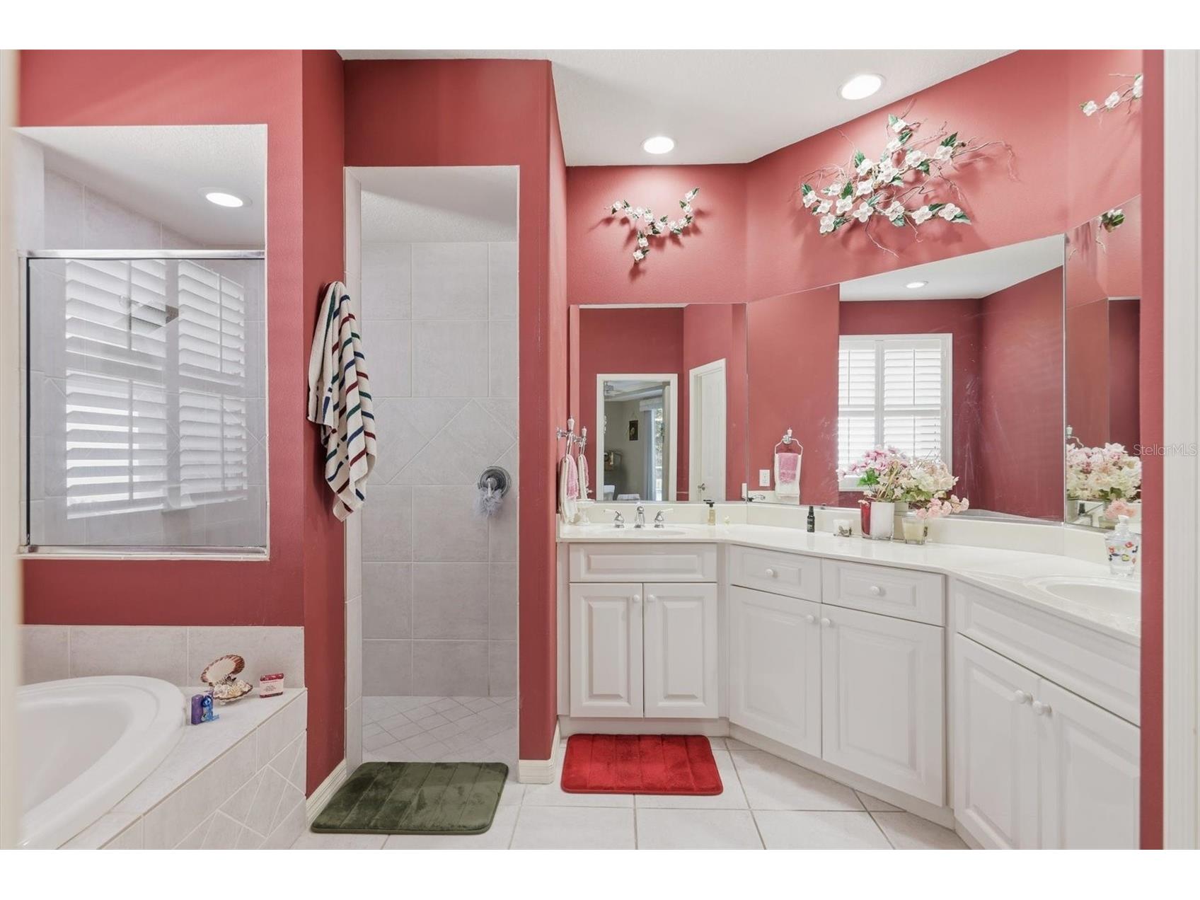5608 Eastwind Drive Sarasota FL 34233 A4666767 image25