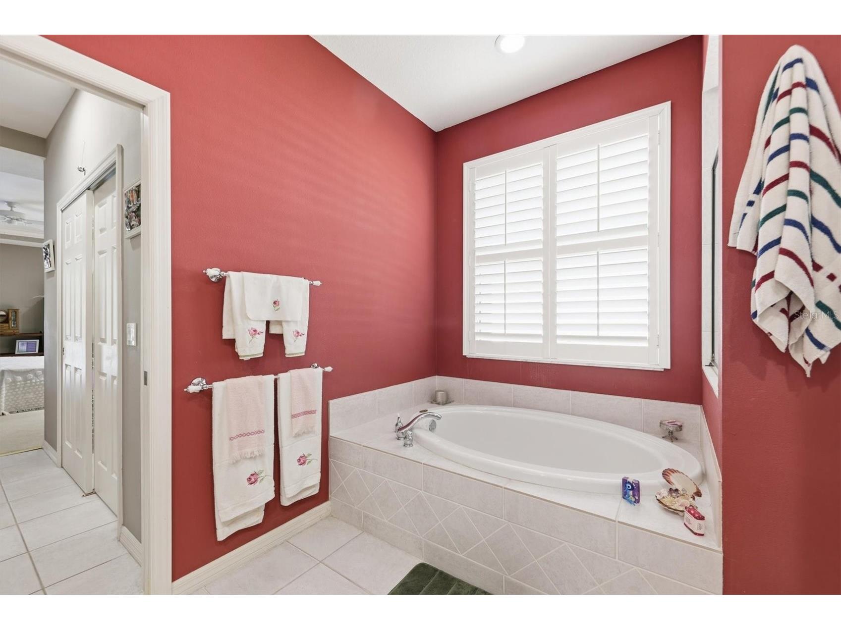 5608 Eastwind Drive Sarasota FL 34233 A4666767 image26
