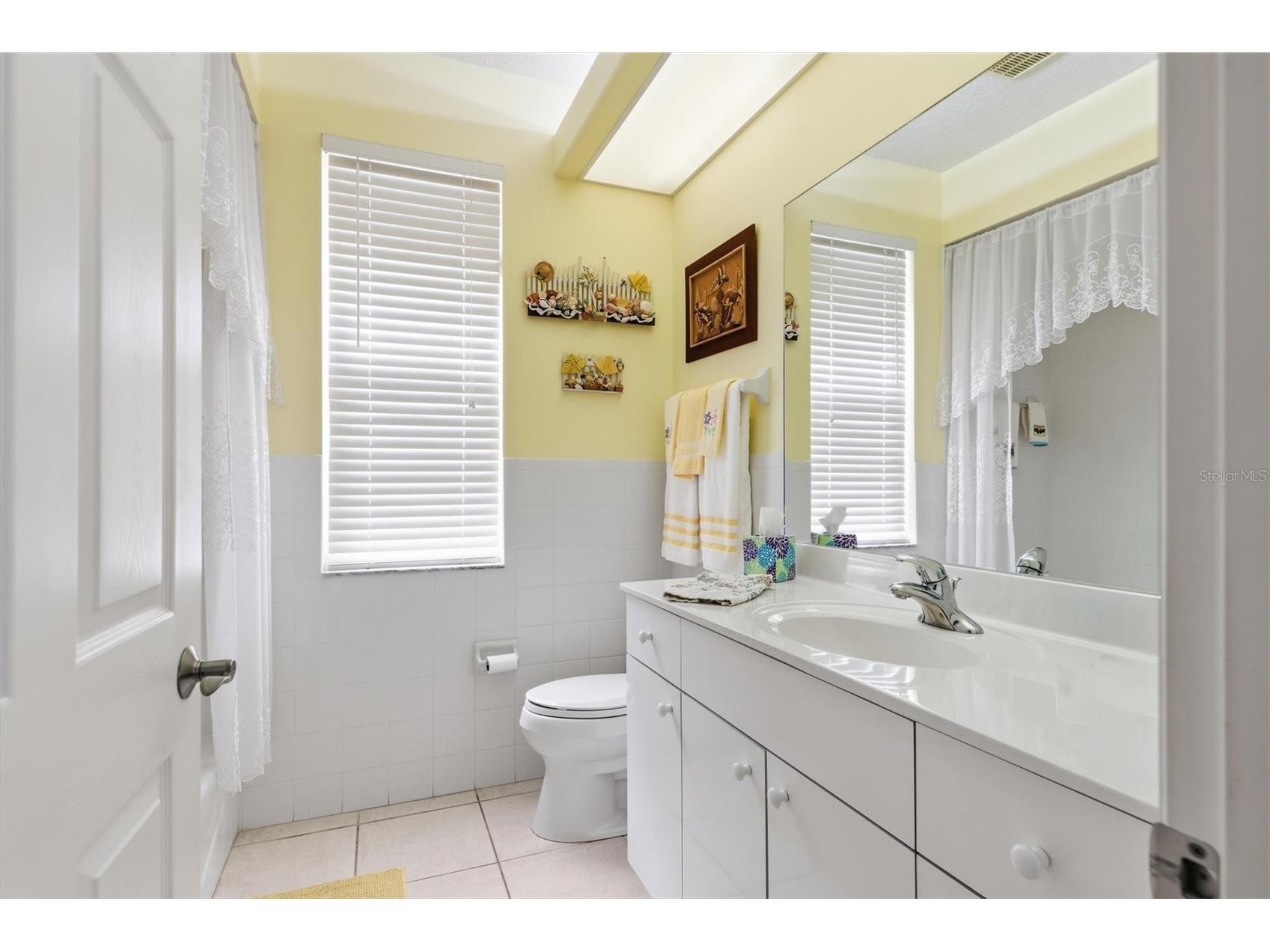 5608 Eastwind Drive Sarasota FL 34233 A4666767 image27