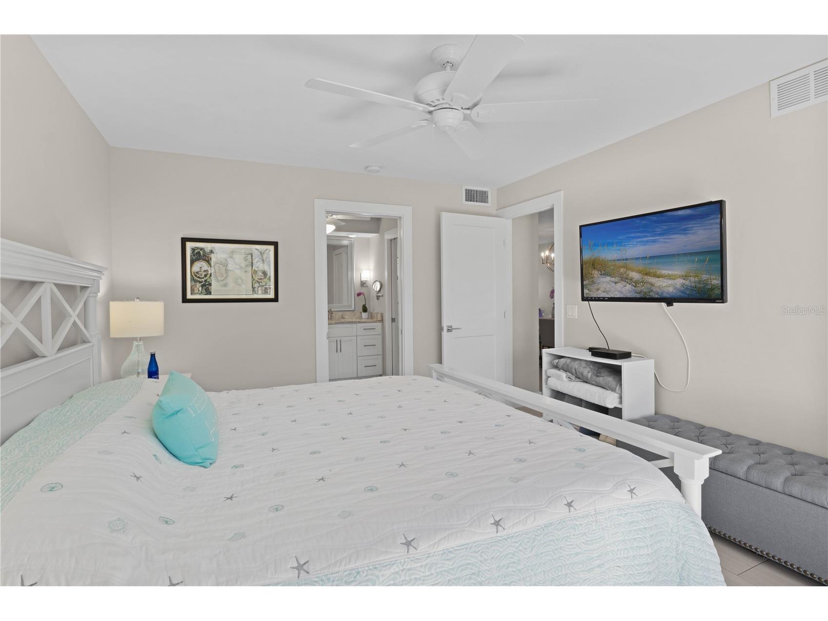5608 Gulf Drive #114 Holmes Beach FL 34217 - GULF OF MEXICO A4679026 image21