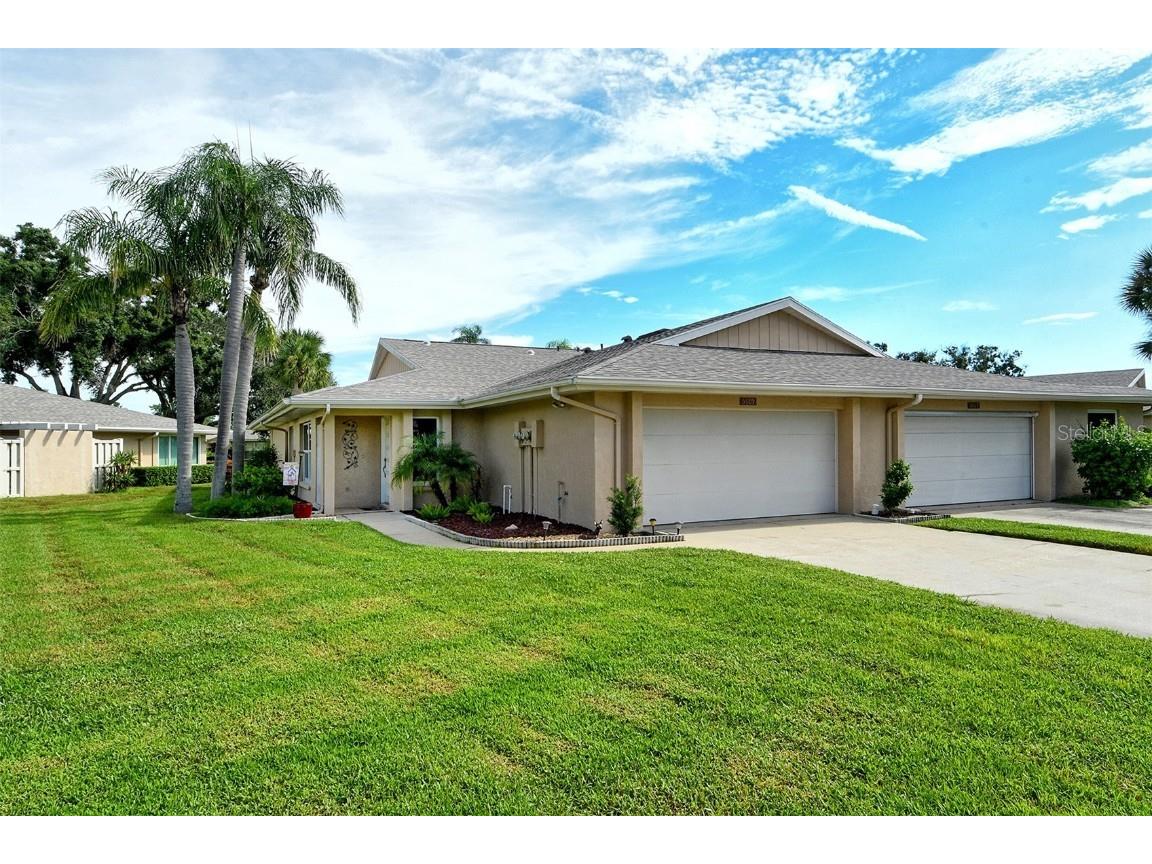 5609 Evergreen Drive #28 Sarasota FL 34233 A4665113 image1