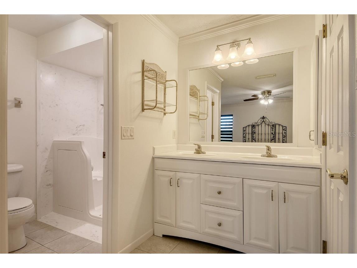 5609 Evergreen Drive #28 Sarasota FL 34233 A4665113 image24