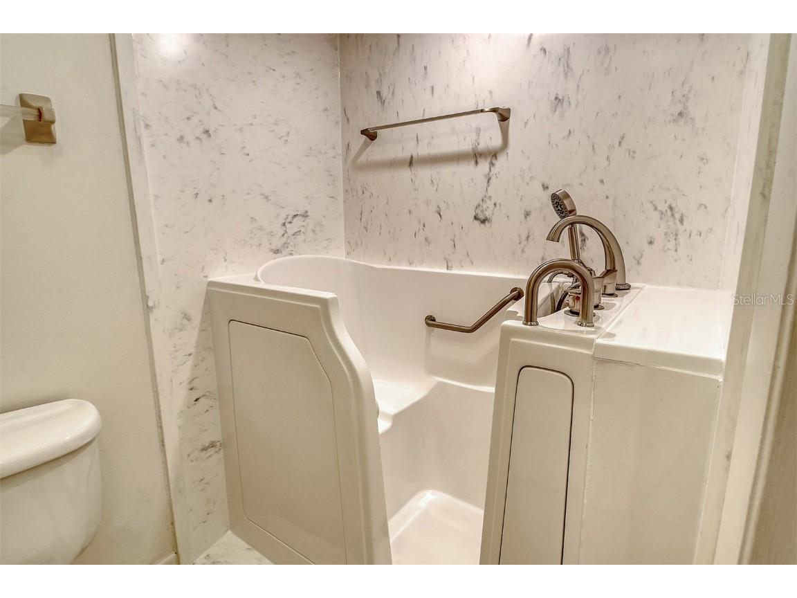 5609 Evergreen Drive #28 Sarasota FL 34233 A4665113 image25