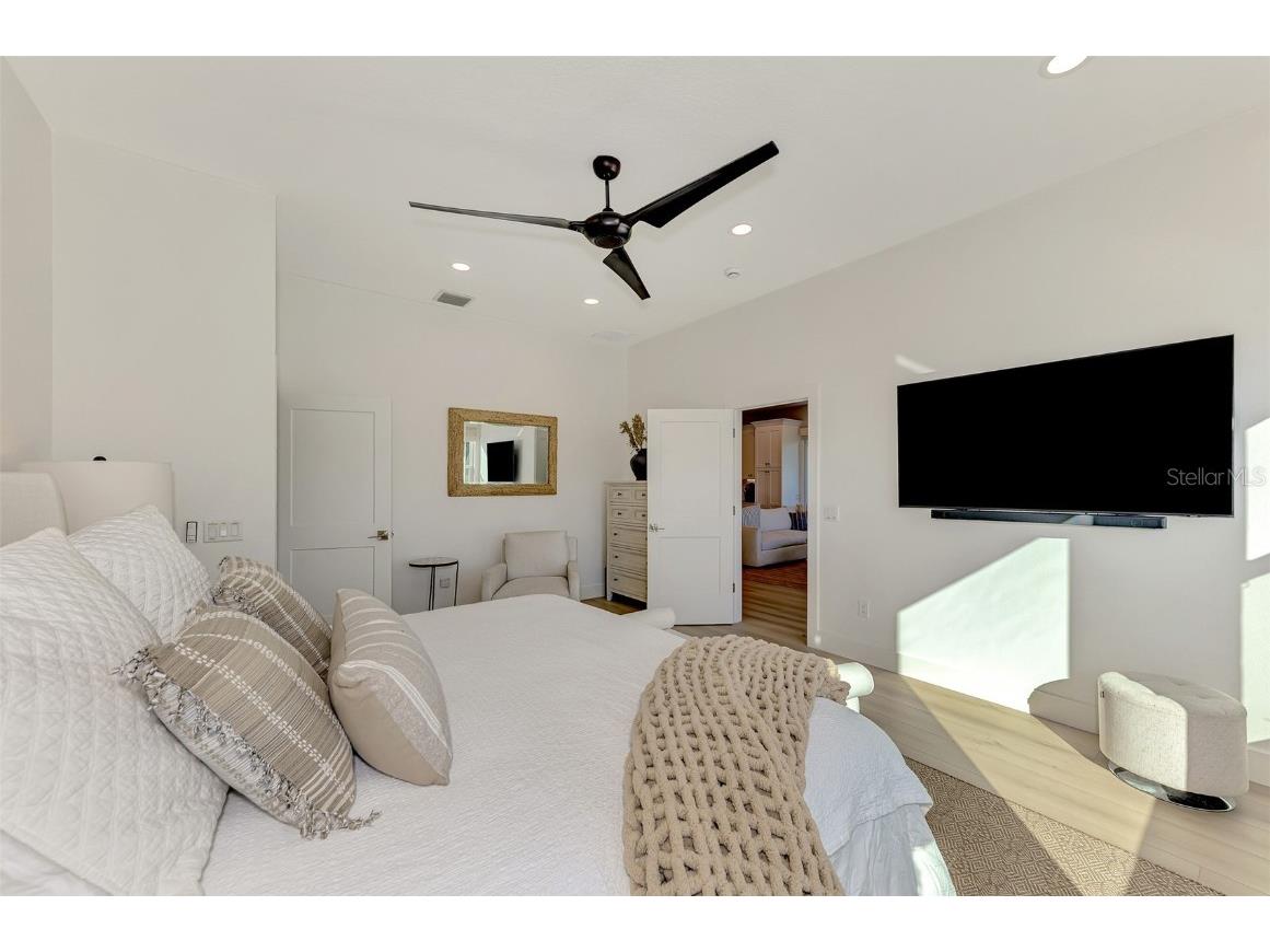 561 Fallbrook Drive Venice FL 34292 - No name A4675638 image31