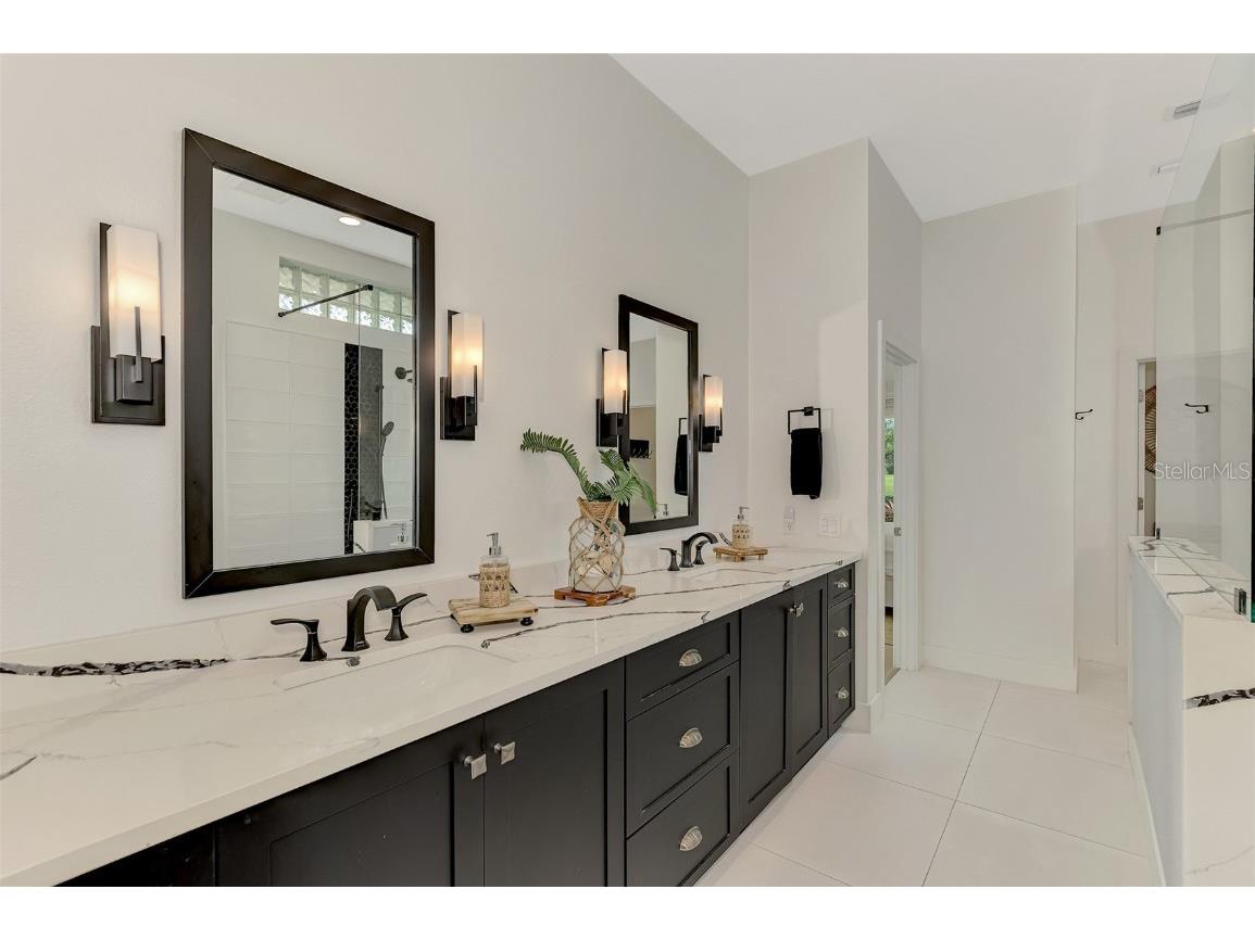 561 Fallbrook Drive Venice FL 34292 - No name A4675638 image33