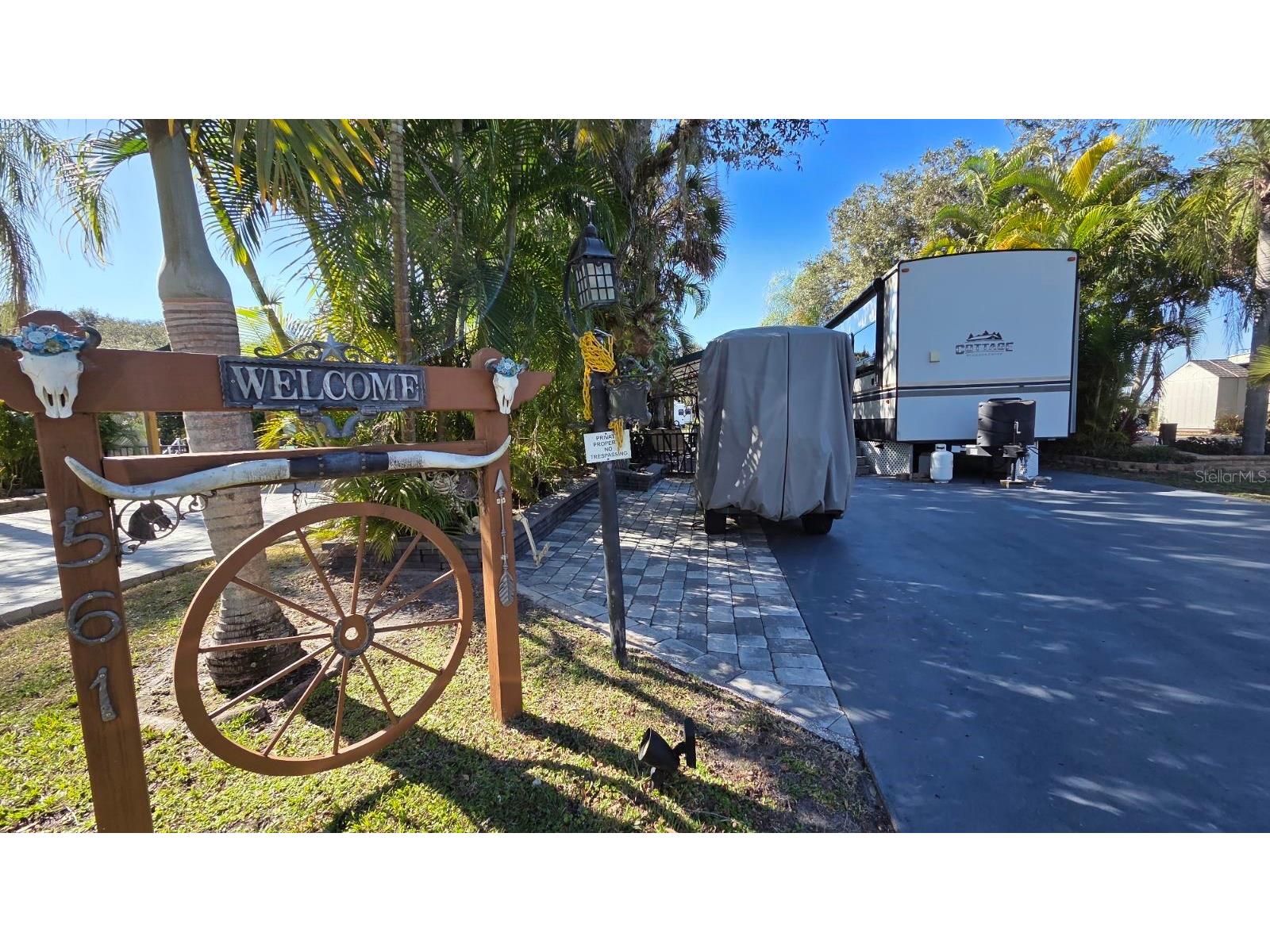 561 Waterway Drive River Ranch FL 33867 - KISSIMMEE RIVER TB8470268 image1