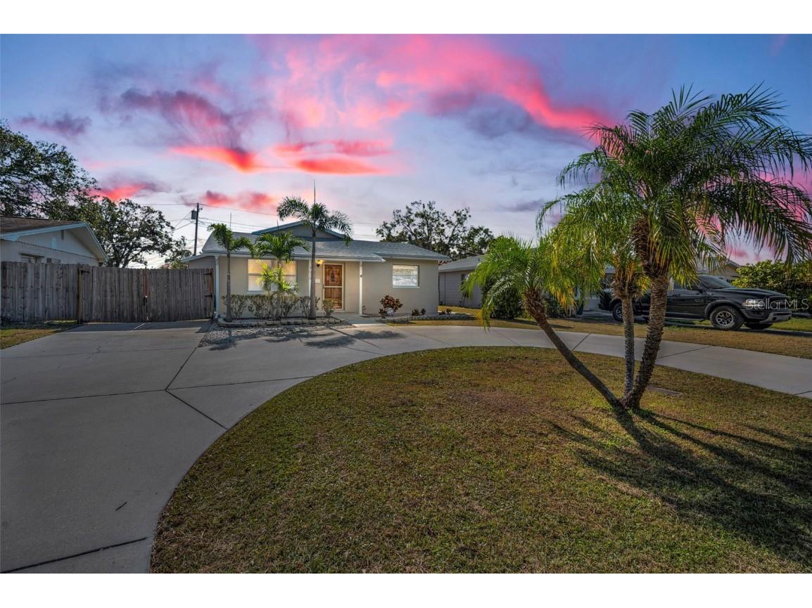 5610 13th Avenue N Saint Petersburg FL 33710 TB8327581 image1