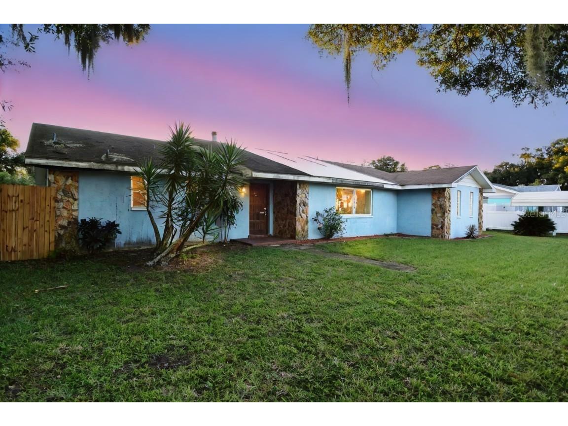 5611 6th Street Zephyrhills FL 33542 W7868525 image1