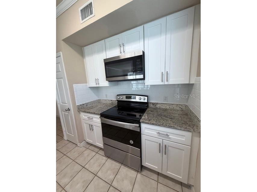 5611 Bidwell Parkway #103 Sarasota FL 34233 A4684693 image1