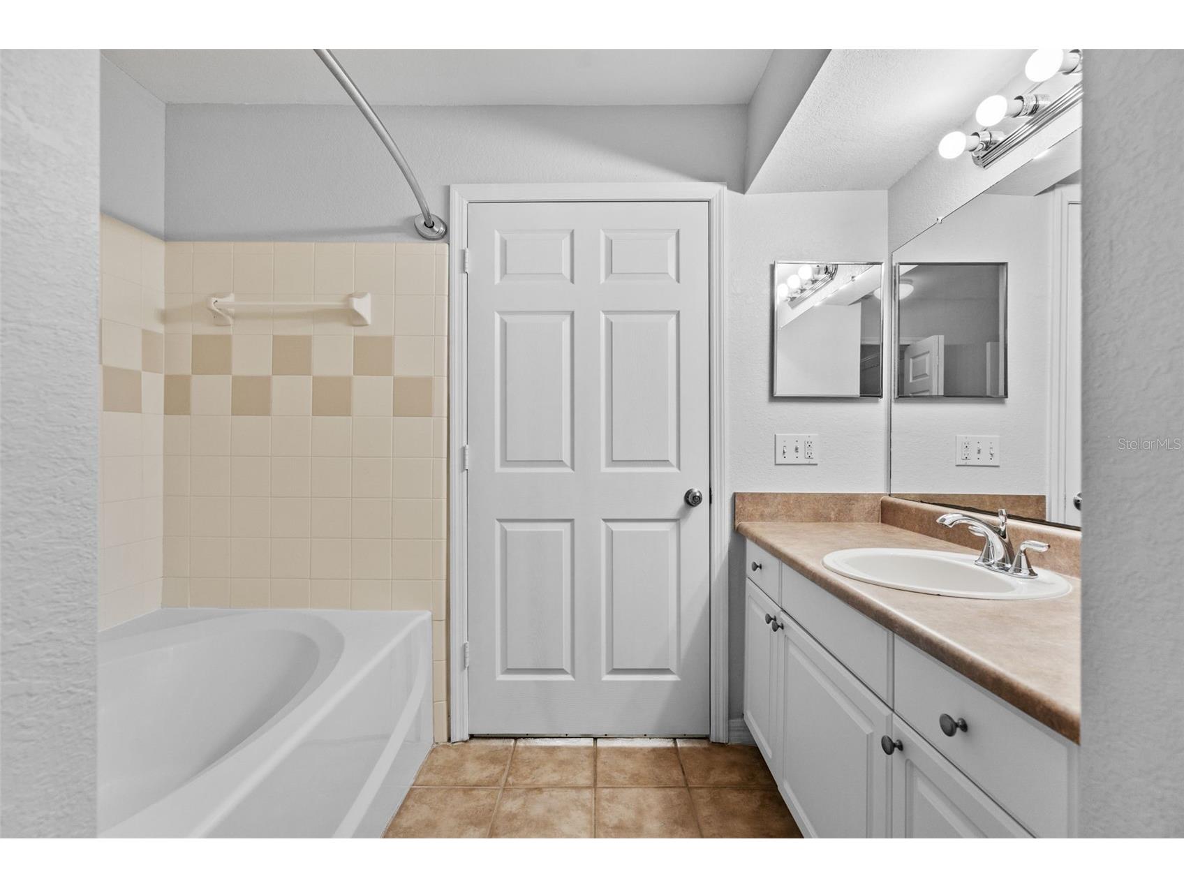 5611 Bidwell Parkway #204 Sarasota FL 34233 A4698652 image11