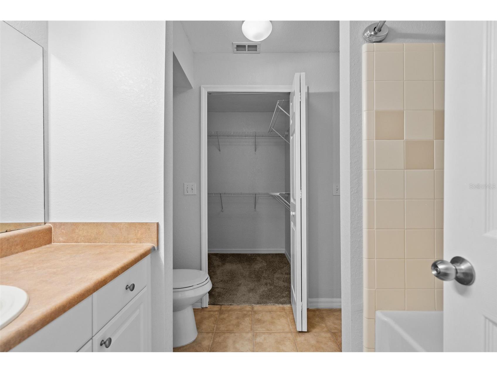 5611 Bidwell Parkway #204 Sarasota FL 34233 A4698652 image12