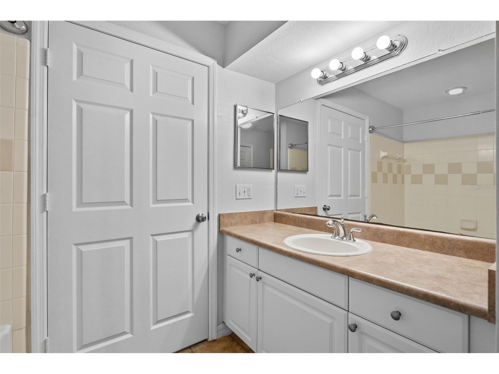 5611 Bidwell Parkway #204 Sarasota FL 34233 A4698652 image13