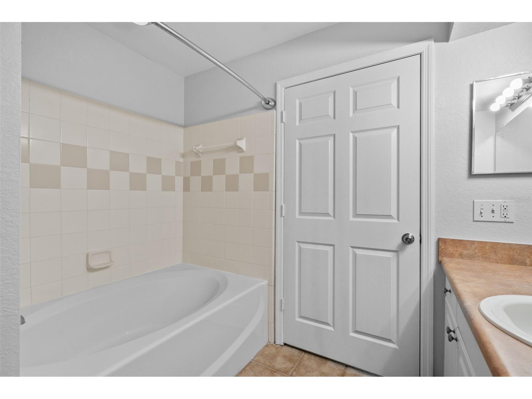 5611 Bidwell Parkway #204 Sarasota FL 34233 A4698652 image14