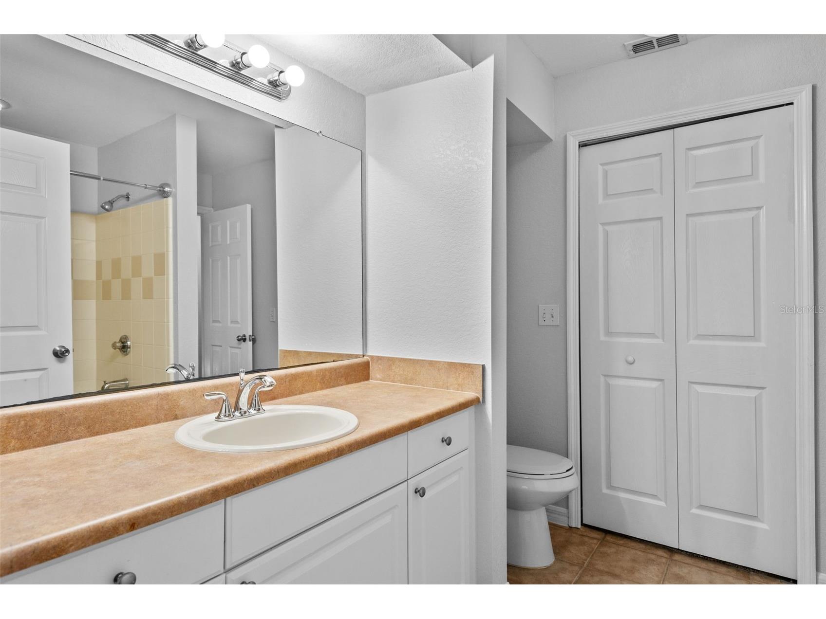 5611 Bidwell Parkway #204 Sarasota FL 34233 A4698652 image19