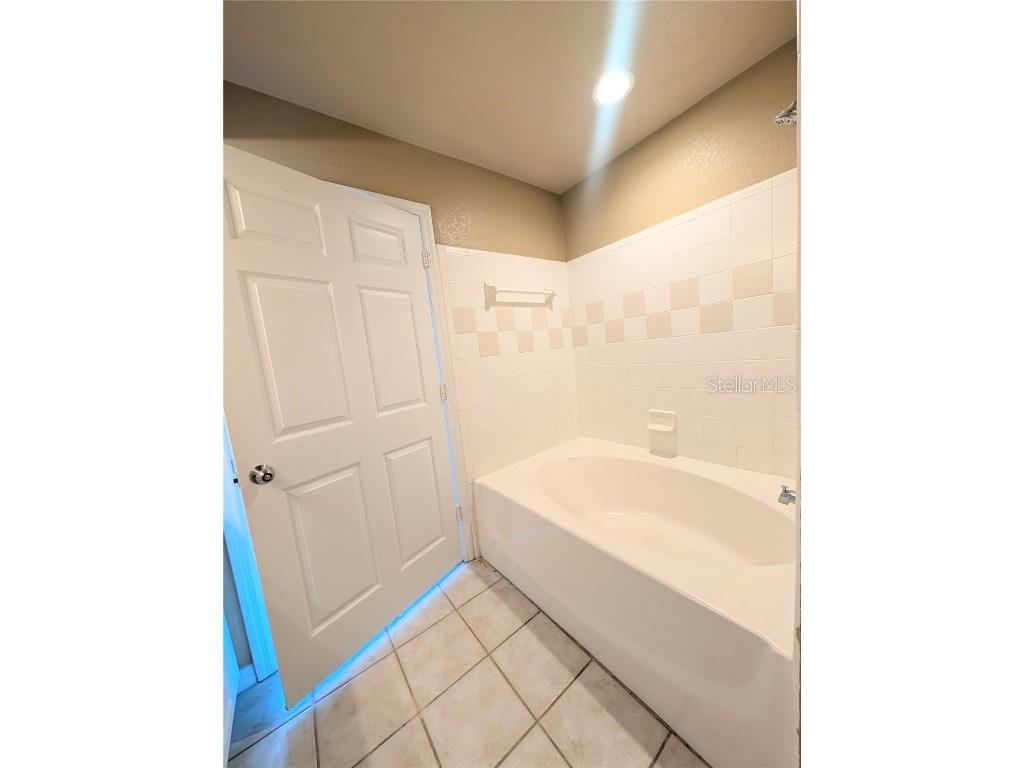 5611 Bidwell Parkway #205 Sarasota FL 34233 A4674262 image14