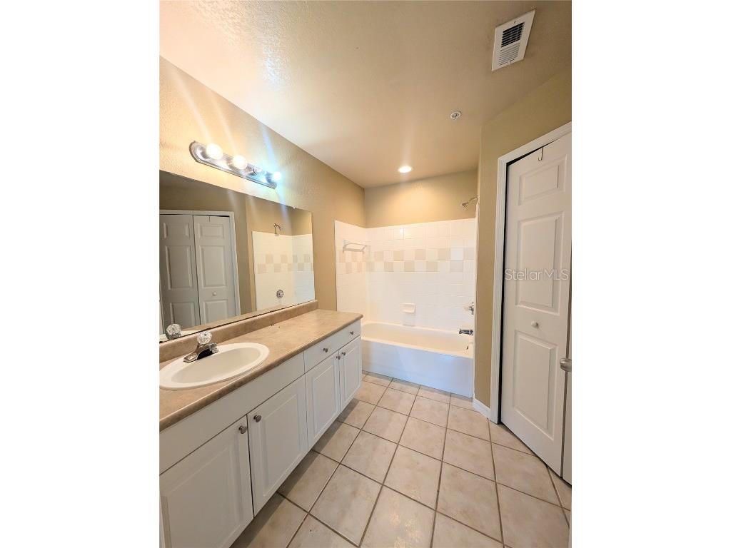 5611 Bidwell Parkway #205 Sarasota FL 34233 A4674262 image9