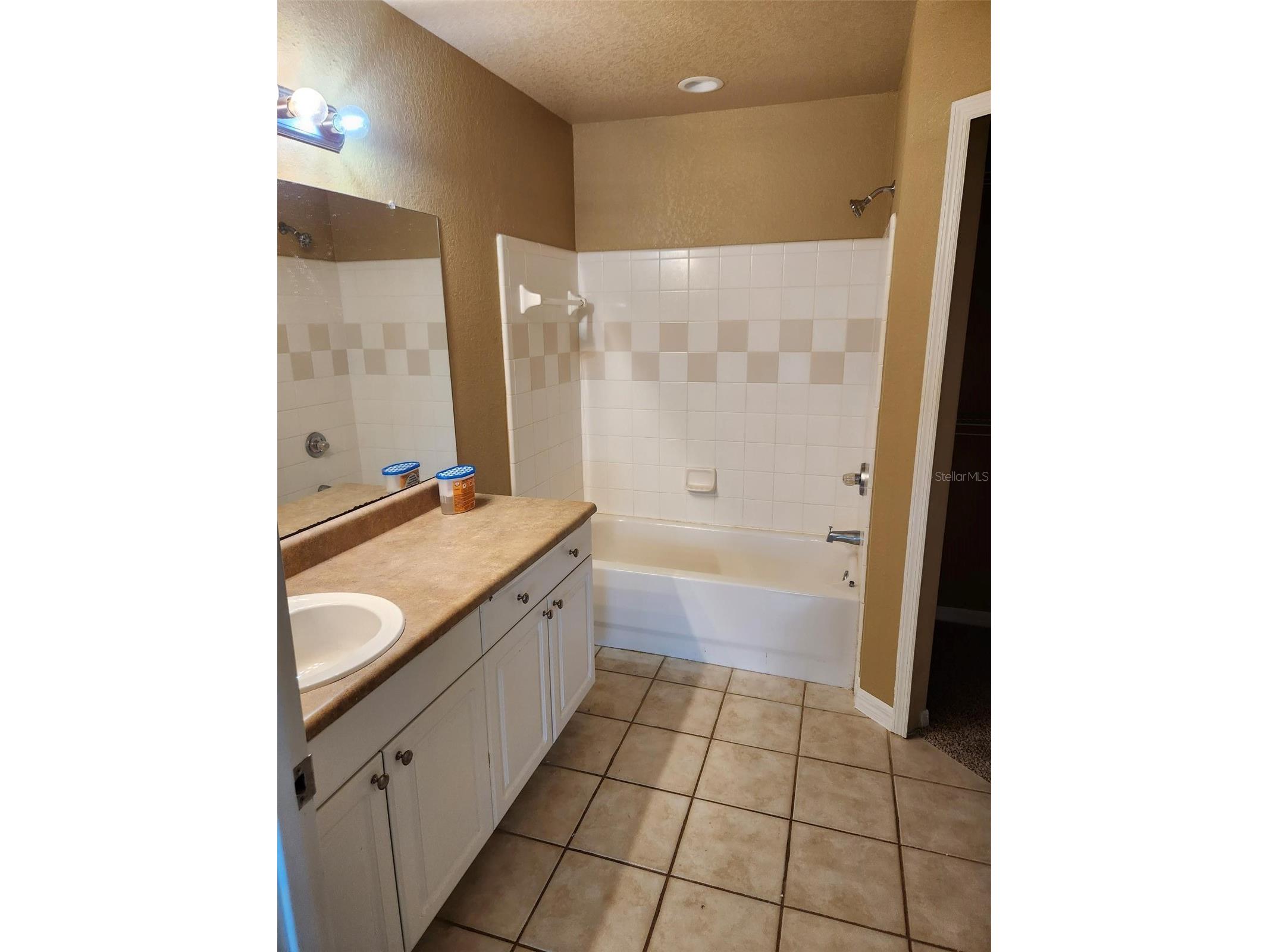 5611 Bidwell Parkway # 205 Sarasota FL 34233 A4690327 image4