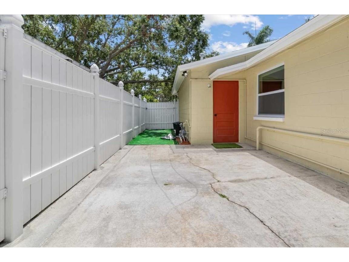 5611 Burlington Avenue N Saint Petersburg FL 33710 TB8395293 image7