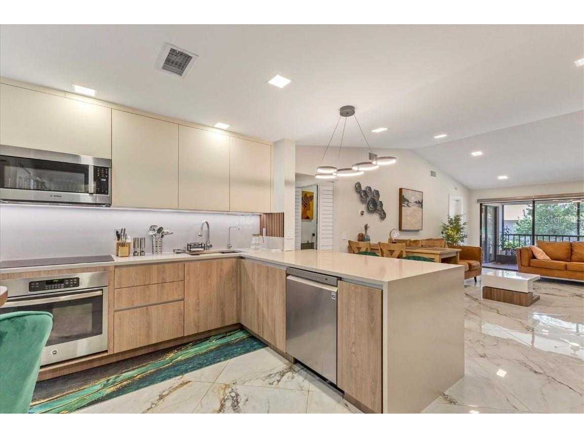 5611 Summer Side Lane #46B Sarasota FL 34231 A4628828 image7