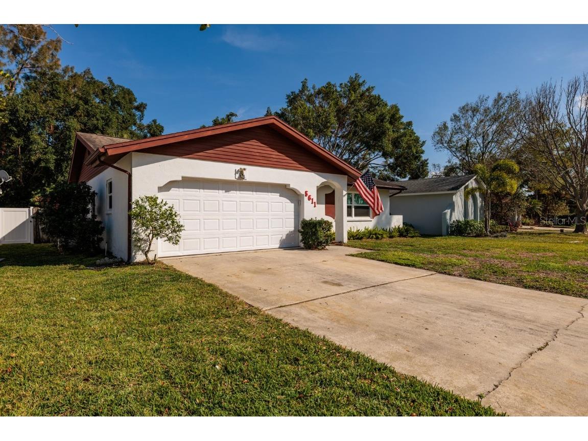 5611 Venetian Boulevard NE Saint Petersburg FL 33703 TB8353567 image1