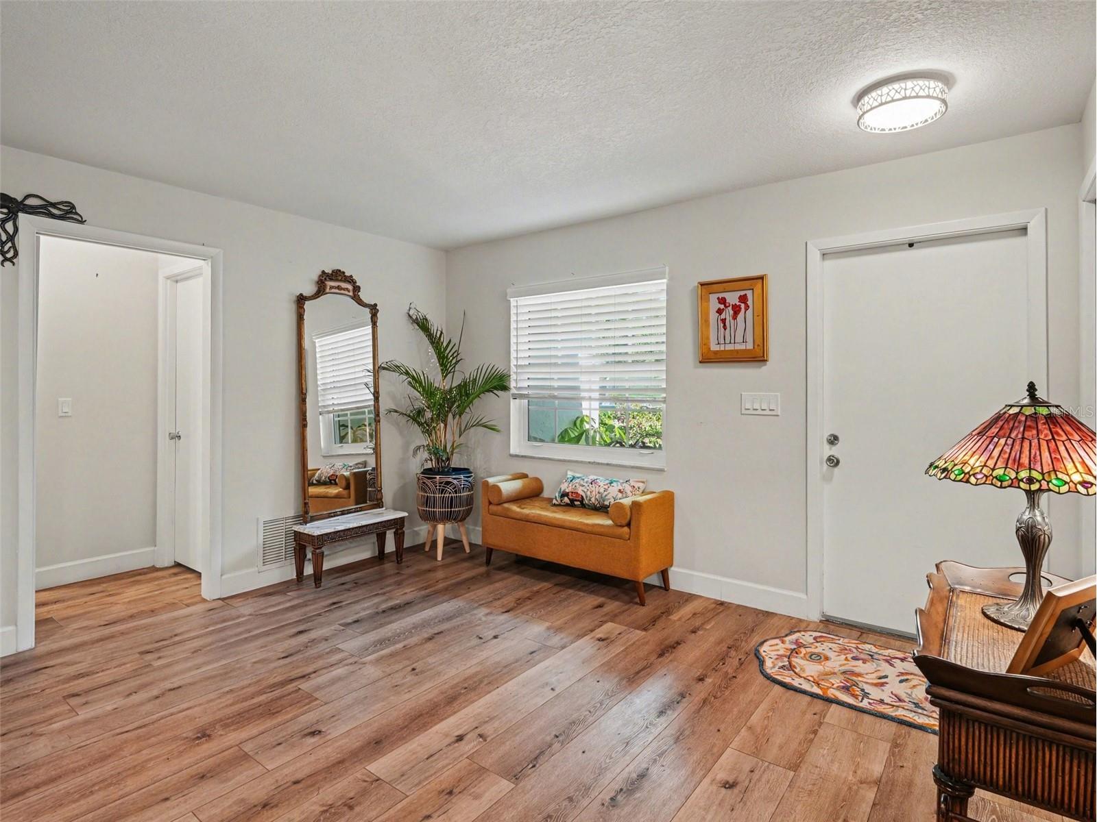5612 Palm Aire Drive Sarasota FL 34243 A4683581 image2