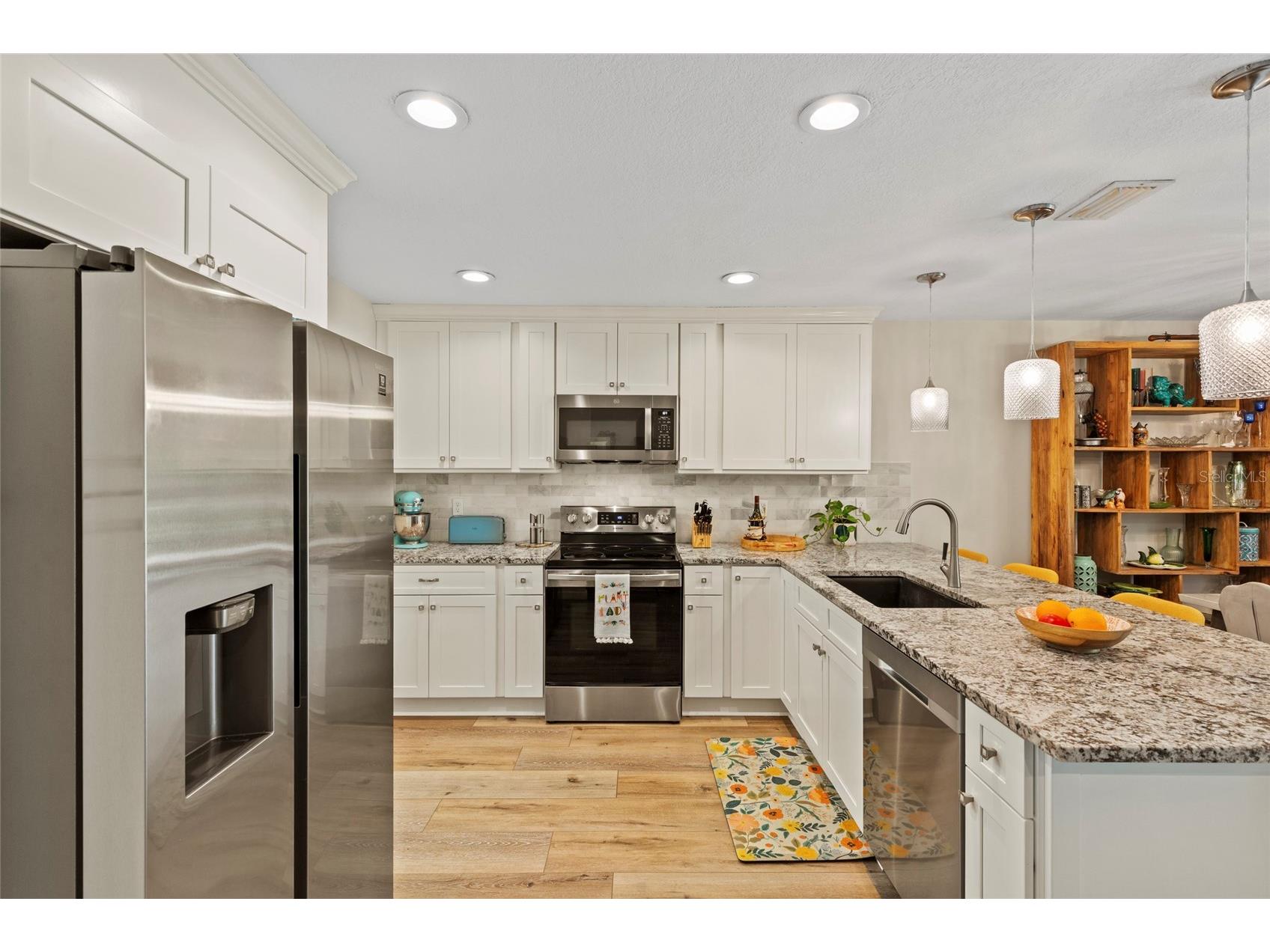5612 Palm Aire Drive Sarasota FL 34243 A4683581 image3