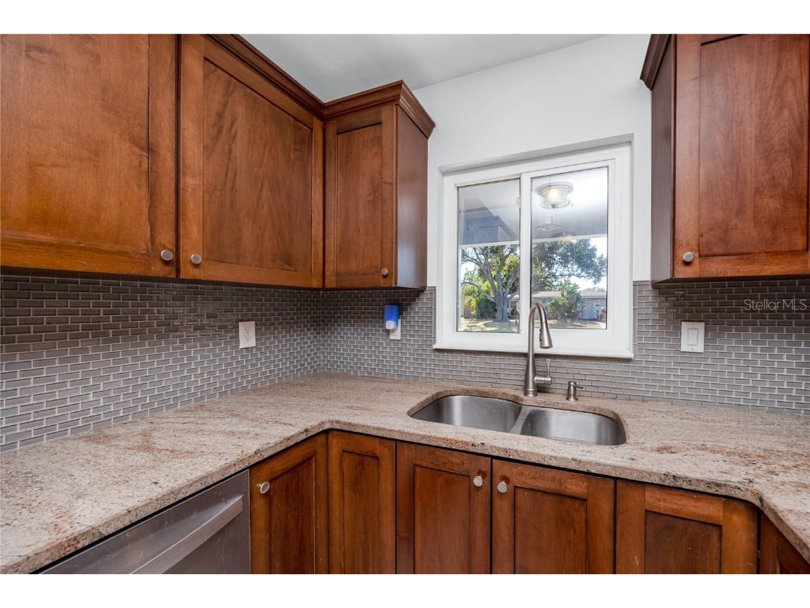 5613 35th Avenue N Saint Petersburg FL 33710 TB8449963 image10