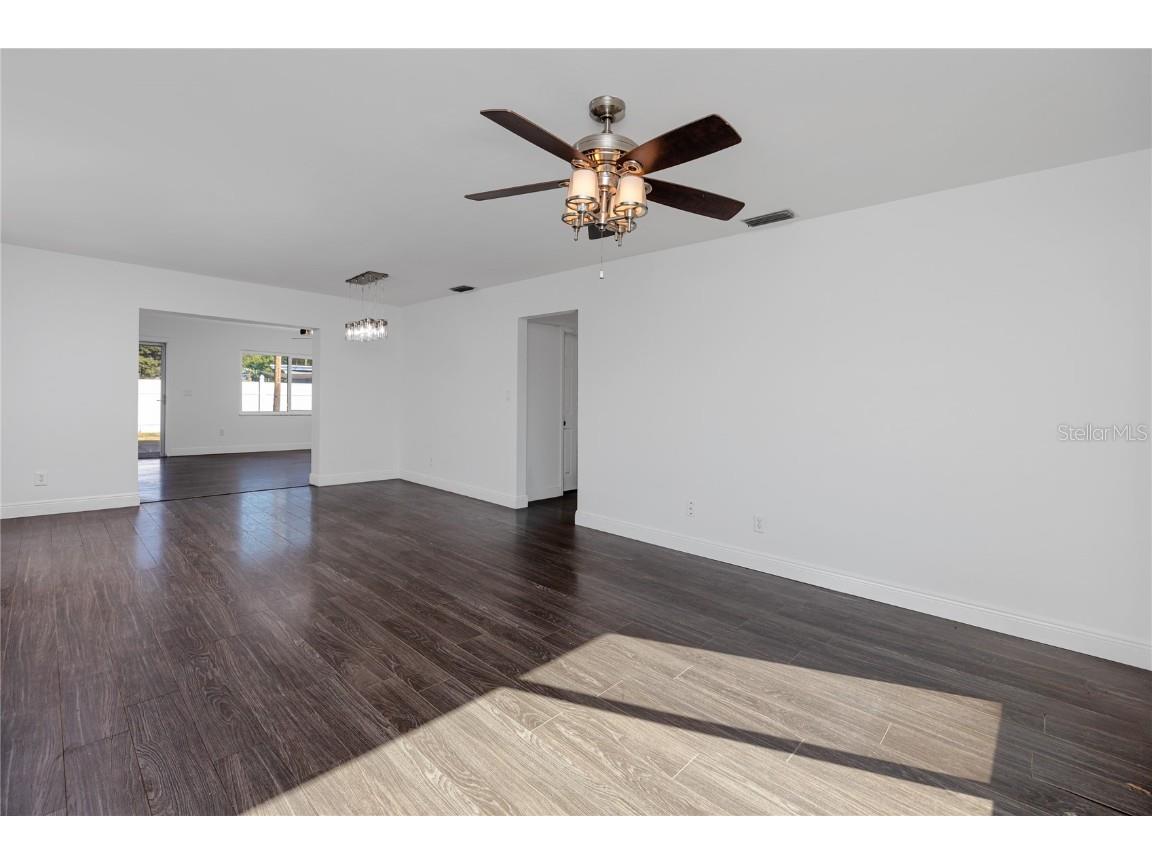 5613 35th Avenue N Saint Petersburg FL 33710 TB8449963 image4