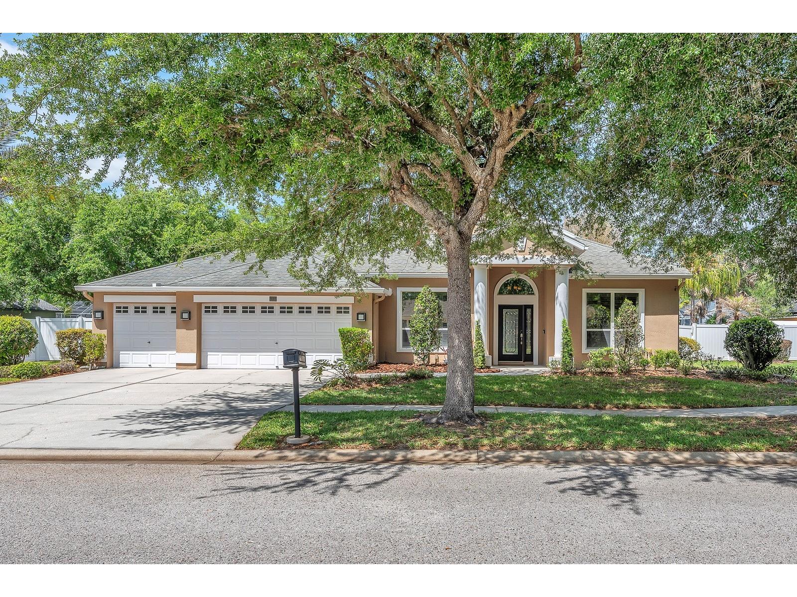5613 Lark Meadow Place Lithia FL 33547 TB8494202 image1