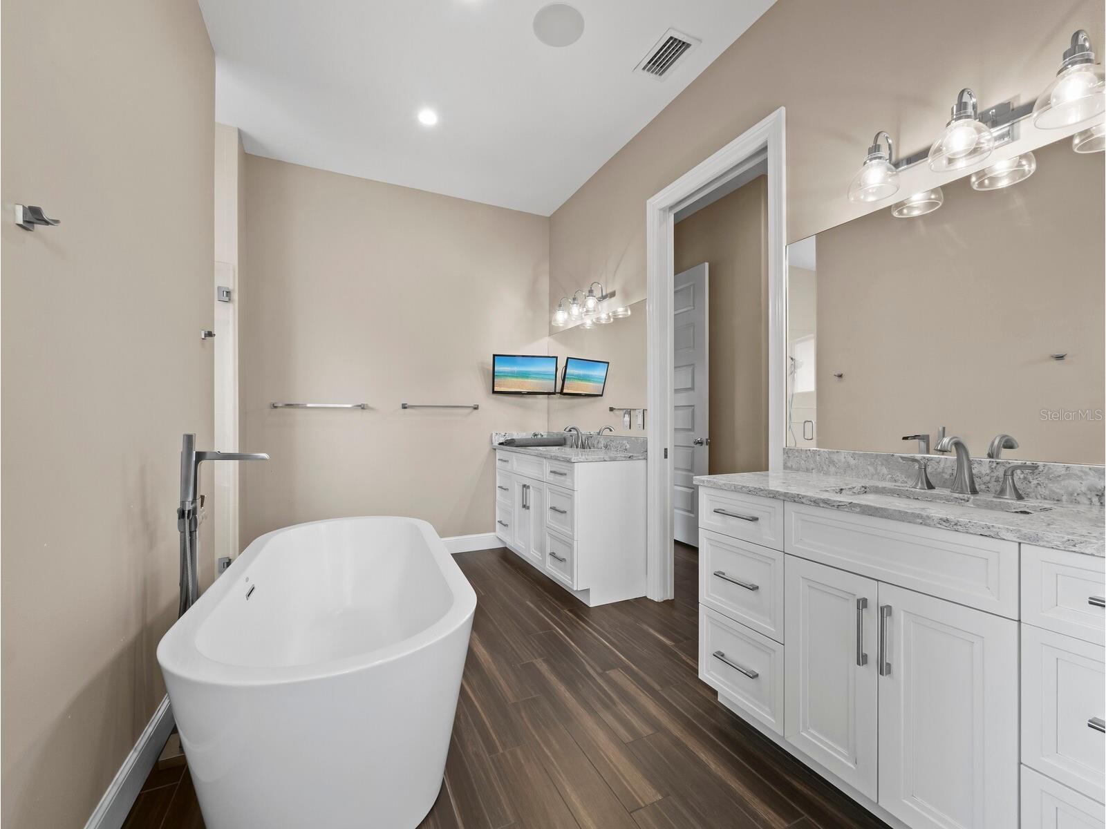 5618 Britannia Drive Sarasota FL 34231 A4688782 image28