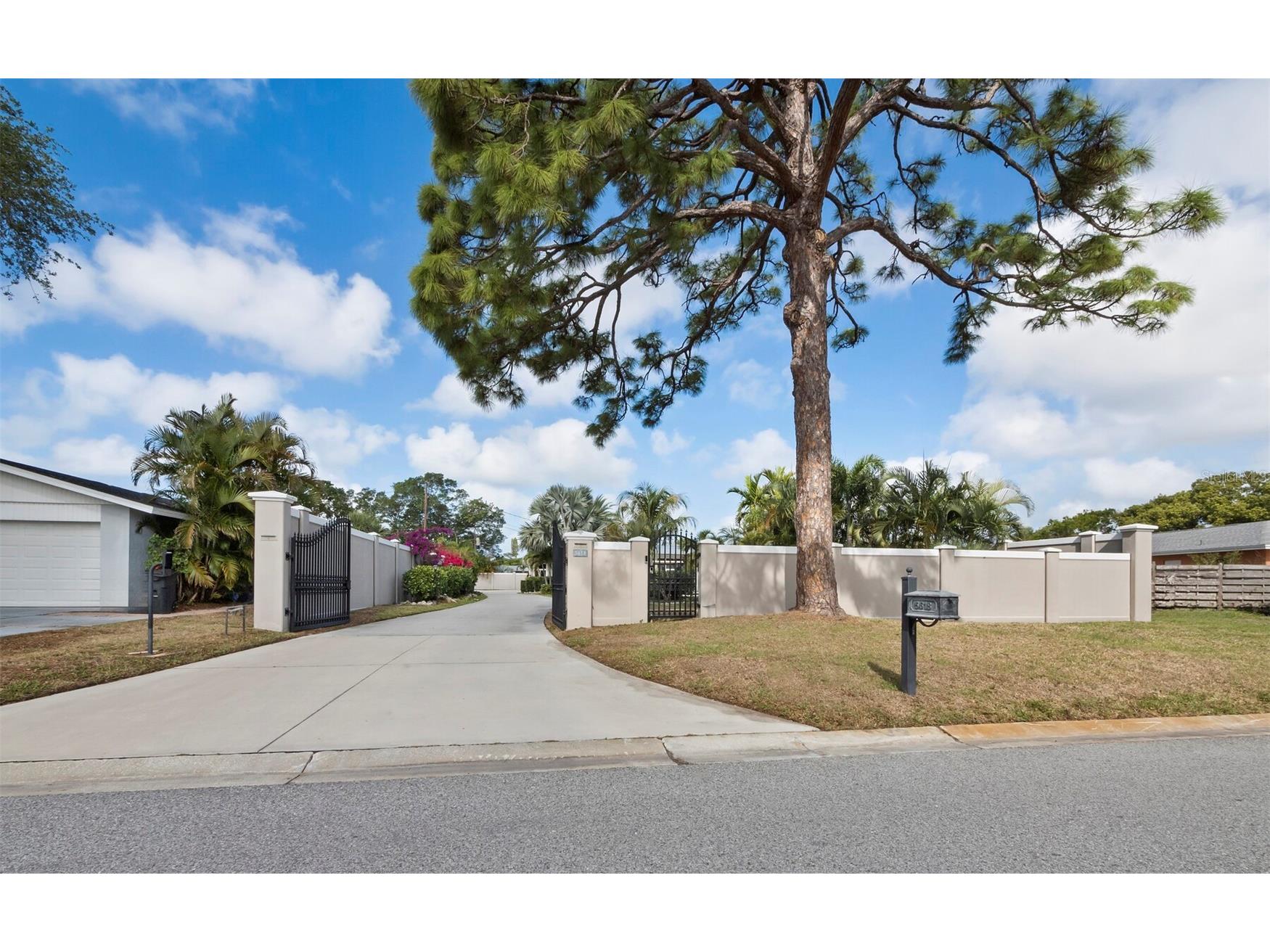 5618 Britannia Drive Sarasota FL 34231 A4688782 image4