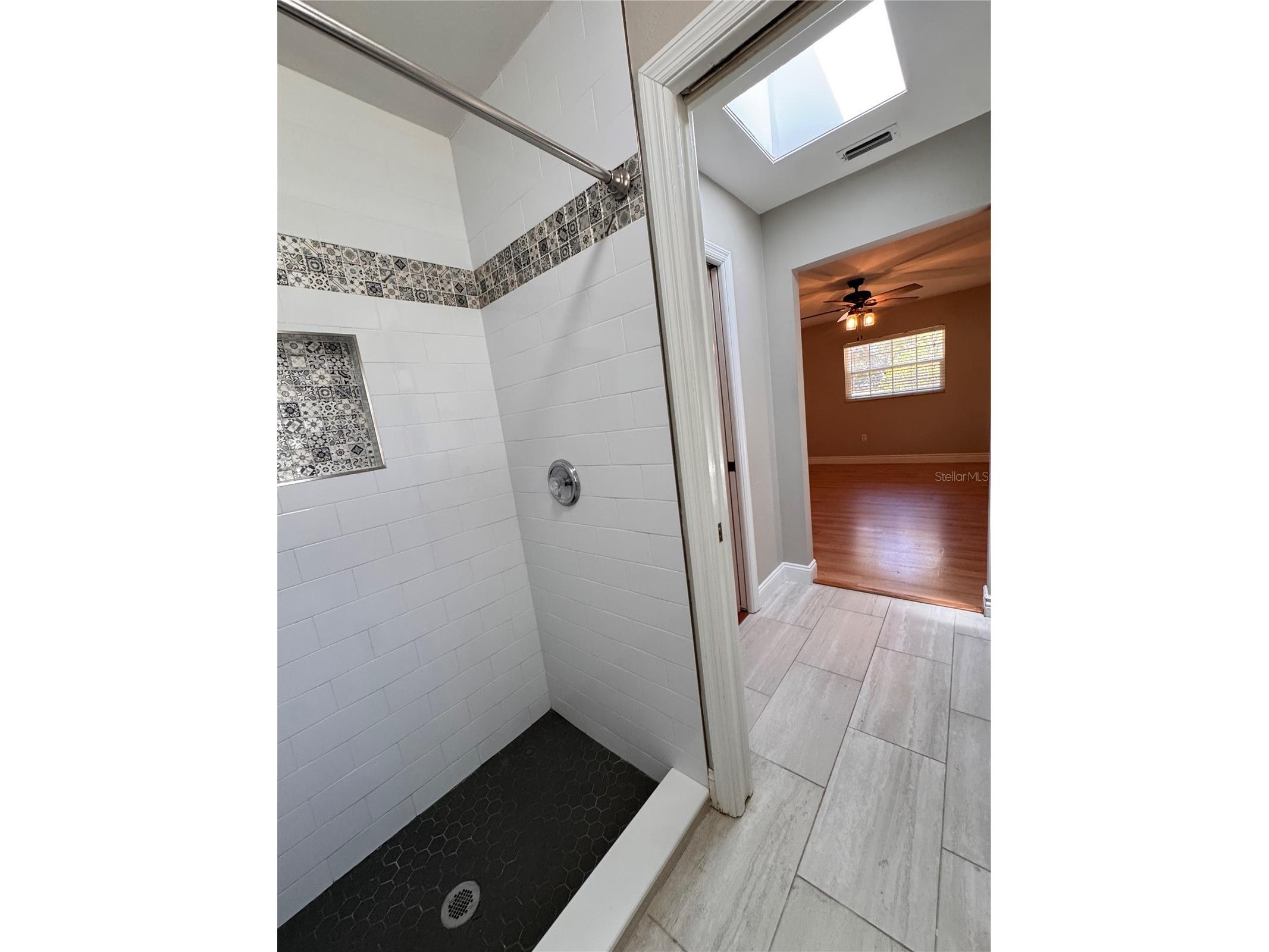 5619 Colonial Oaks Boulevard Sarasota FL 34232 A4684948 image14