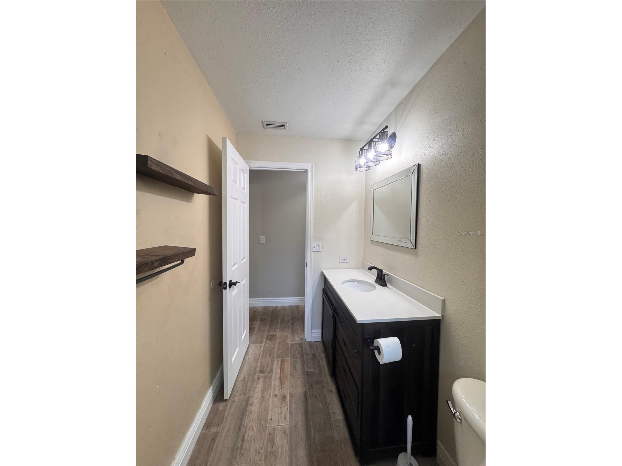 5619 Colonial Oaks Boulevard Sarasota FL 34232 A4684948 image23