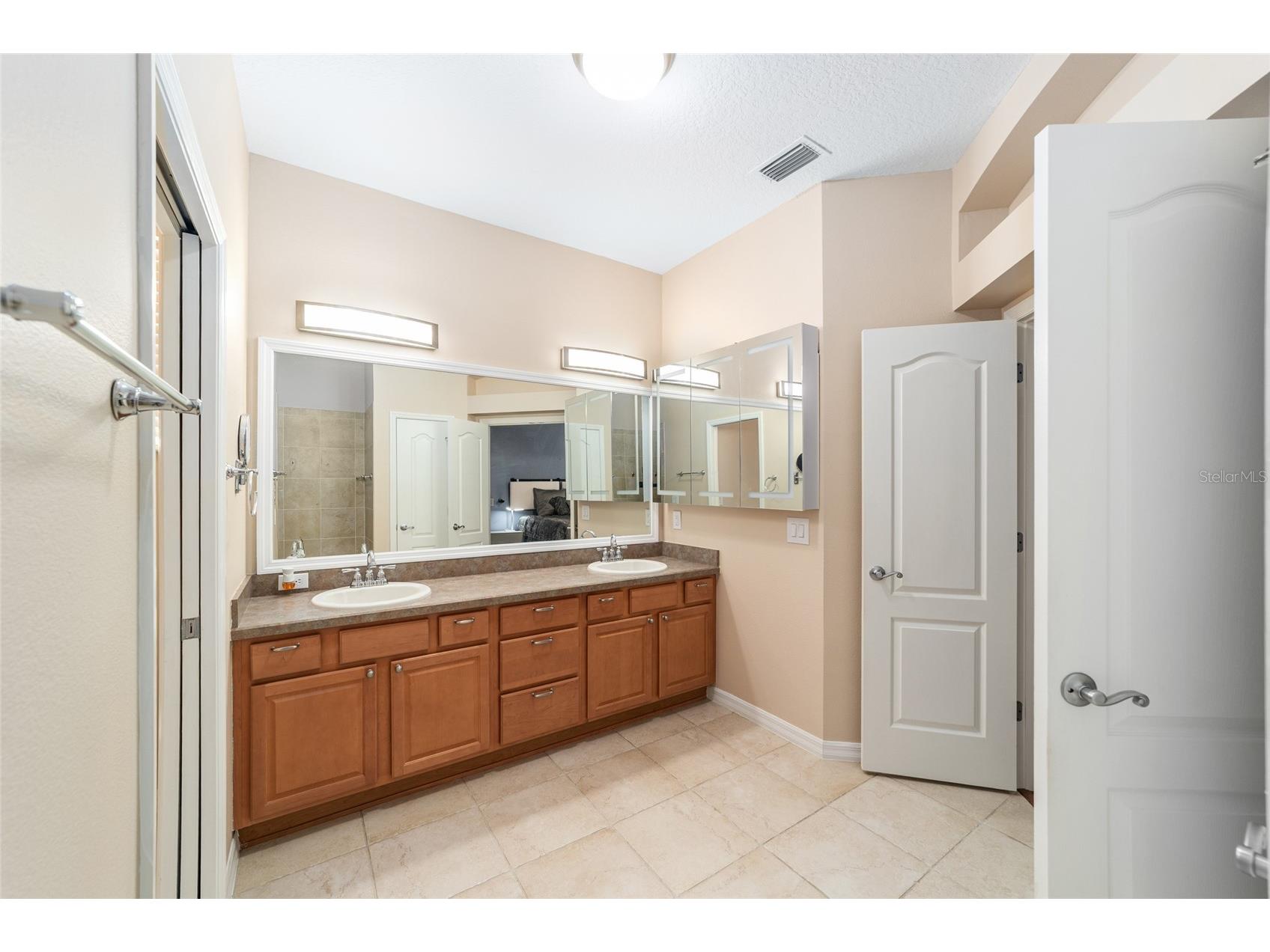 562 Allenwood Loop The Villages FL 32162 OM726346 image18
