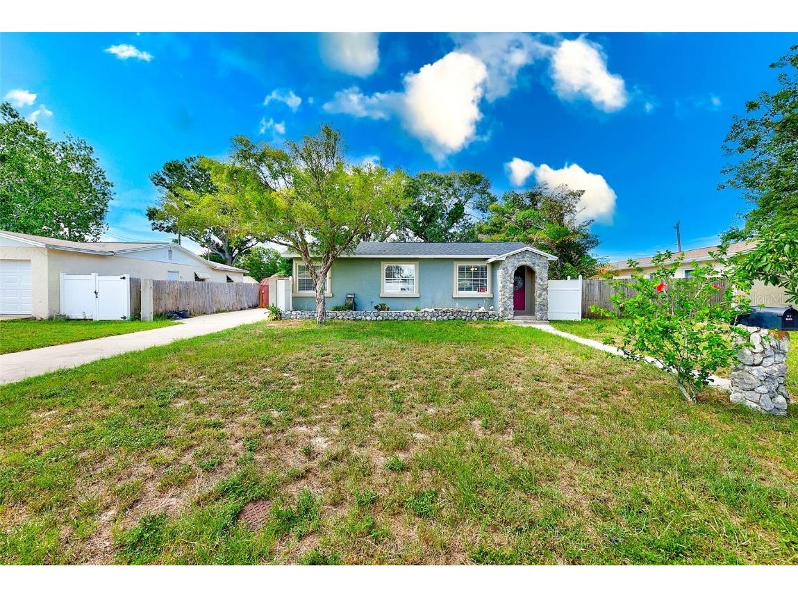 562 Freeport Avenue N Saint Petersburg FL 33702 T3466829 image1