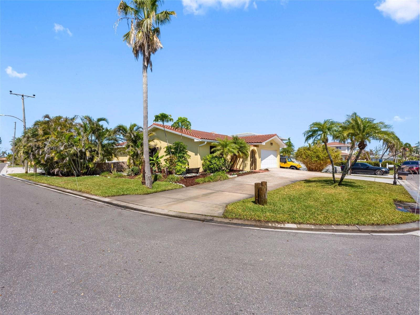 562 Johns Pass Avenue Madeira Beach FL 33708 TB8520269 image2