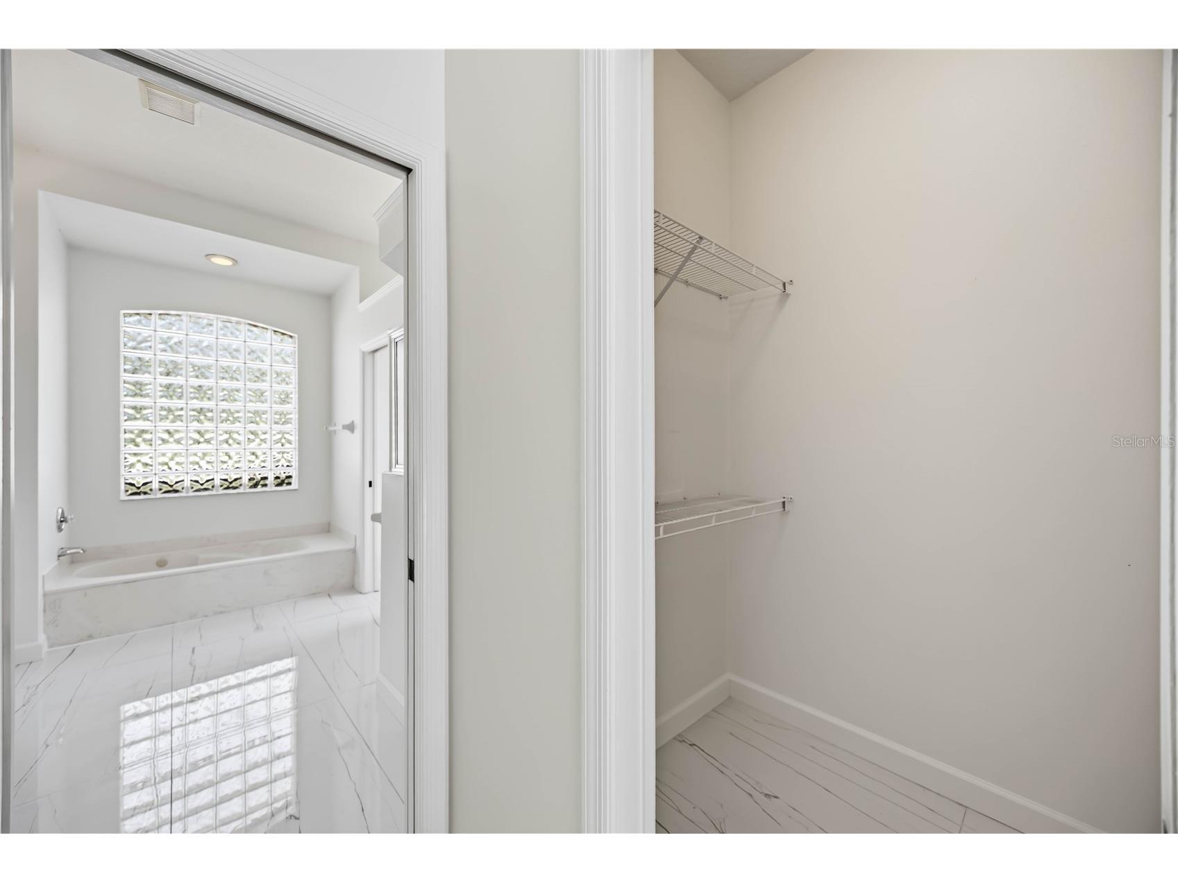 562 Oak Bay Drive Osprey FL 34229 A4690387 image22