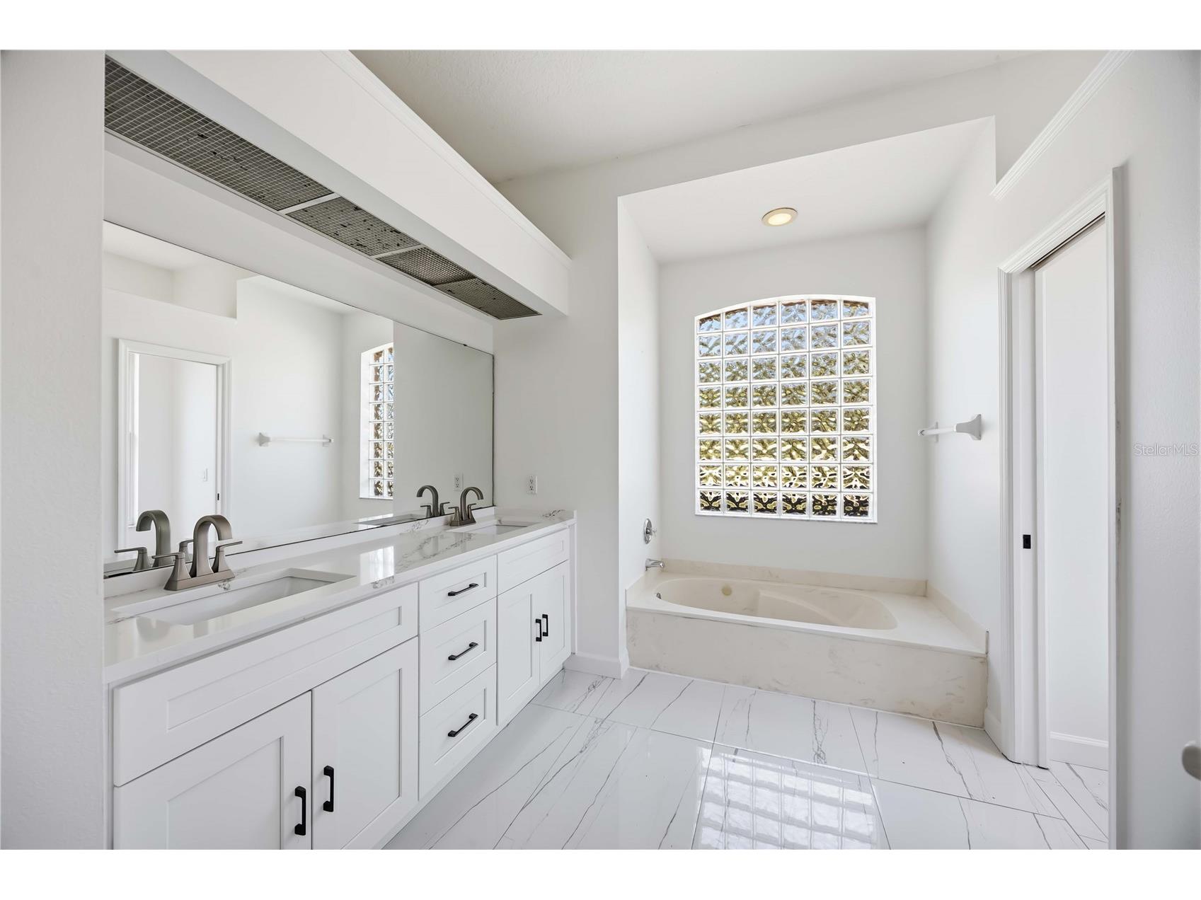 562 Oak Bay Drive Osprey FL 34229 A4690387 image24