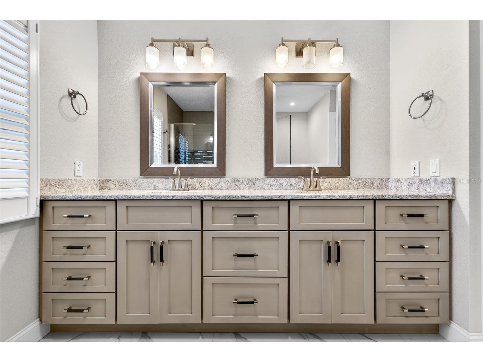 562 Ranger Lane Longboat Key FL 34228 A4675541 image42