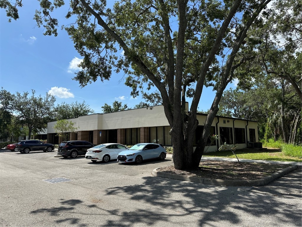 5620 W Sligh Avenue Tampa FL 33634 W7877018 image1