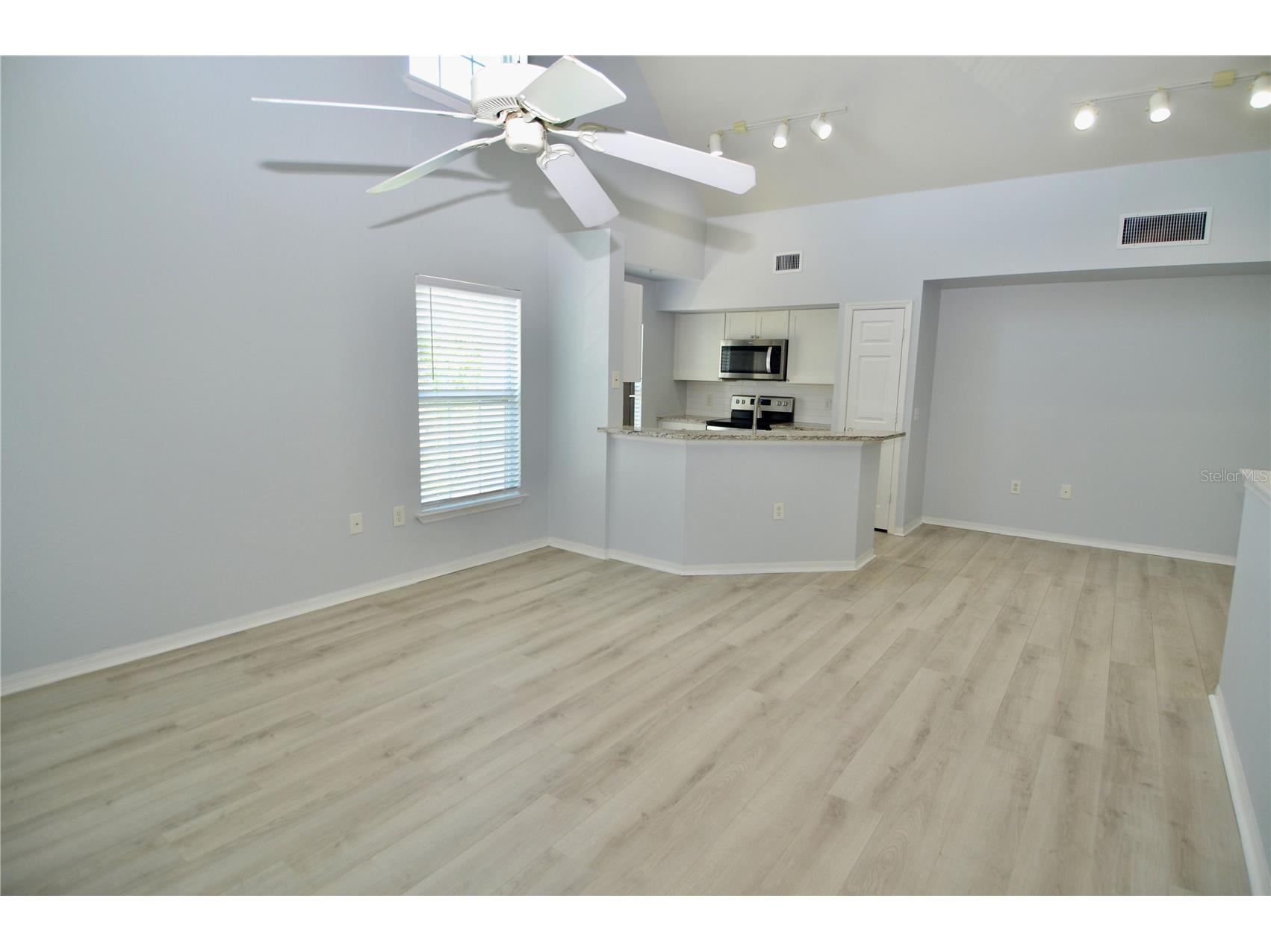 5621 Bidwell Parkway #202 Sarasota FL 34233 A4697287 image3